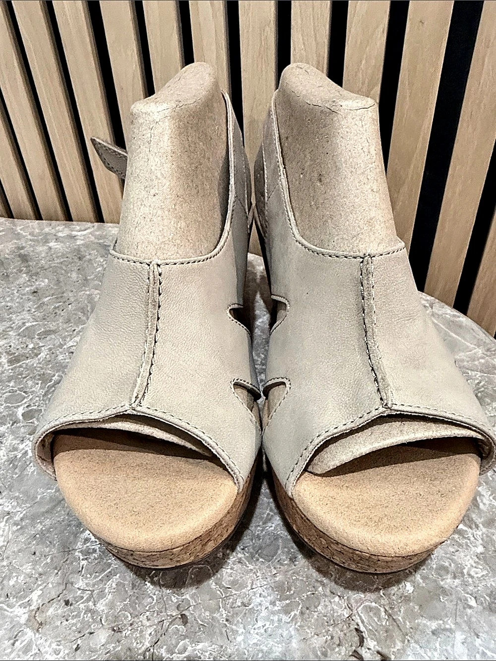 Clarks Annadel Ankle Strap Sand Nubuck Wedge Sandals Beige US 8 1/2 M NWOB